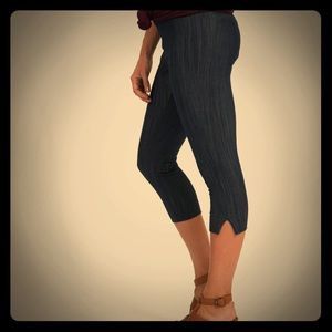 Agnes & Dora Pixie Crop Capri Knit Denim Jeggings
